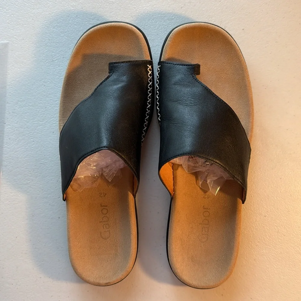 Gabor Men’s Black Leather Toe-Loop Slide with Beige Footbed sandal Size 9 - 9.5